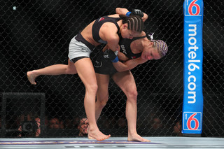 Karolina Kowalkiewicz feet photo thumbnail