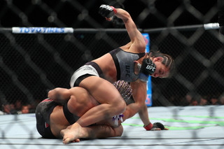Karolina Kowalkiewicz feet photo thumbnail
