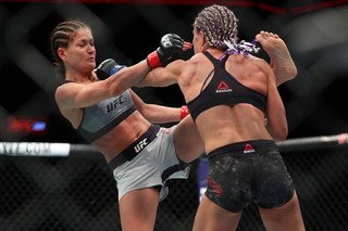 Karolina Kowalkiewicz feet photo thumbnail