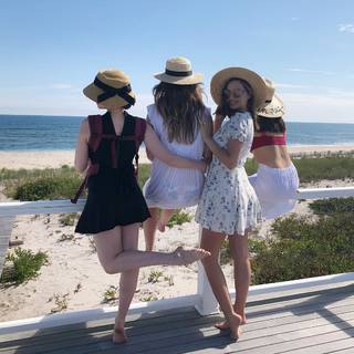 Miranda Kerr feet photo thumbnail
