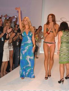 Jessica Simpson feet photo thumbnail