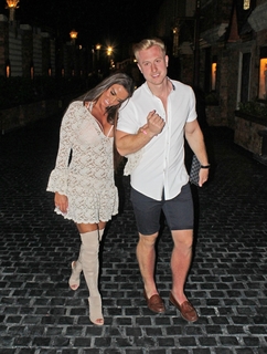 Katie Price feet photo thumbnail
