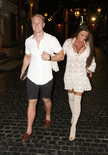 Katie Price feet photo thumbnail