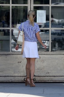 Reese Witherspoon feet photo thumbnail
