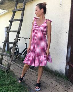 Paulina Sykut feet photo thumbnail
