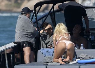 Victoria Silvstedt feet photo thumbnail
