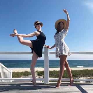 Miranda Kerr feet photo thumbnail