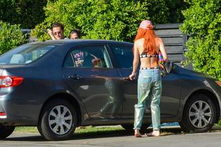 Bella Thorne feet photo thumbnail