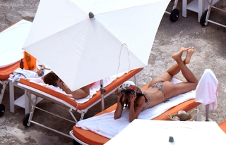 Irina Shayk feet photo thumbnail