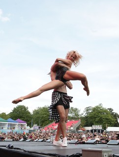 Pixie Lott feet photo thumbnail
