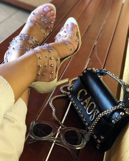 Cláudia Citroni feet photo thumbnail