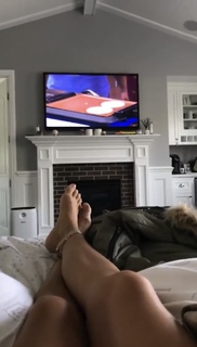 Sarah Hyland feet photo thumbnail
