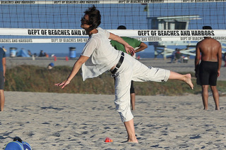 Katie Holmes feet photo thumbnail