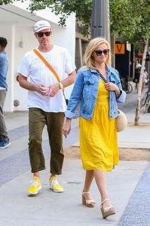 Reese Witherspoon feet photo thumbnail