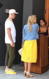 Reese Witherspoon feet photo thumbnail
