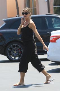 Denise Richards feet photo thumbnail
