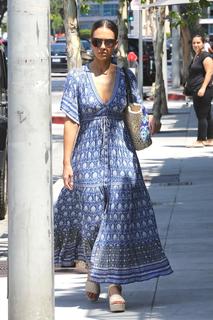 Jessica Alba feet photo thumbnail