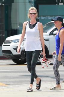 Charlize Theron feet photo thumbnail