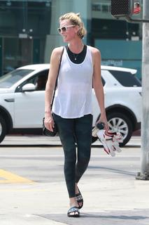 Charlize Theron feet photo thumbnail