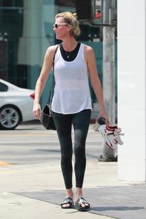 Charlize Theron feet photo thumbnail