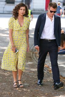 Minnie Driver feet photo thumbnail