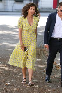 Minnie Driver feet photo thumbnail