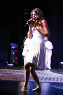 Joss Stone feet photo thumbnail