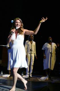 Joss Stone feet photo thumbnail