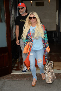 Jessica Simpson feet photo thumbnail