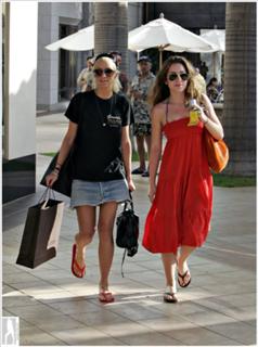 Ashlee Simpson feet photo thumbnail