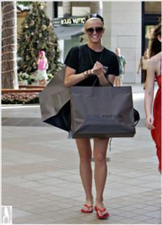 Ashlee Simpson feet photo thumbnail