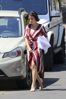 Lucy Hale feet photo thumbnail