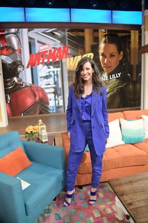 Evangeline Lilly feet photo thumbnail
