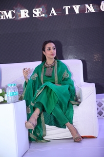 Malaika Arora feet photo thumbnail
