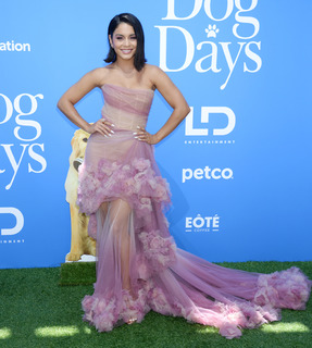 Vanessa Hudgens feet photo thumbnail