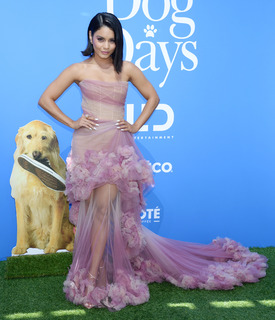 Vanessa Hudgens feet photo thumbnail