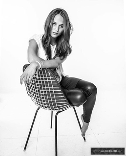 Alicia Vikander feet photo thumbnail