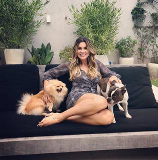 Flávia Alessandra feet photo thumbnail