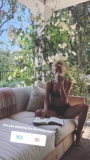 Julianne Hough feet photo thumbnail