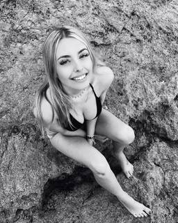 Corinna Kopf feet photo thumbnail
