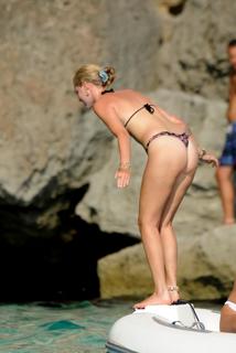 Chiara Ferragni feet photo thumbnail