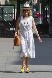 Naomi Watts feet photo thumbnail