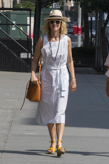 Naomi Watts feet photo thumbnail