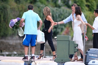 Jennifer Aniston feet photo thumbnail