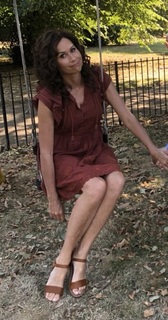 Minnie Driver feet photo thumbnail