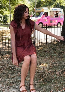 Minnie Driver feet photo thumbnail