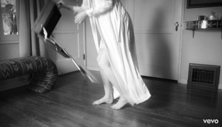 Mary Elizabeth Winstead feet photo thumbnail