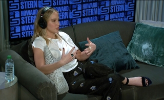 Jennifer Lawrence feet photo thumbnail