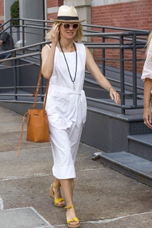 Naomi Watts feet photo thumbnail