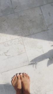 Kino MacGregor feet photo thumbnail